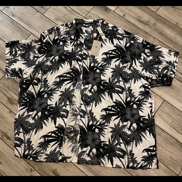New Blue Note Tommy  Bahama Harbor Hibiscus camp - Picture 1 of 7